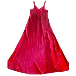 VICTORIAS SECRET VINTAGE GOLD LABLE MAXI NIGHTGOWN WOMEN M WINE LACE ADJUSTABLE.